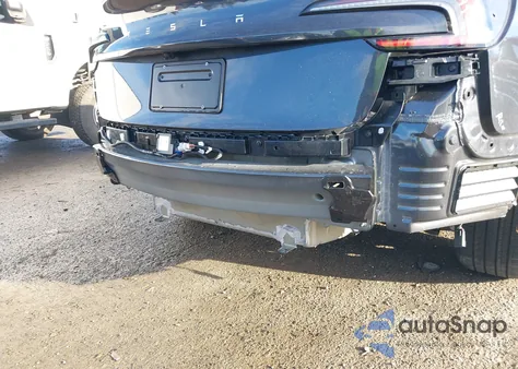 2025 Tesla Model 3 Long Range Rear-Wheel Drive/Standard Rear-Wheel Drive z USA, uszkodzony, nr VIN 5YJ3E1EA1SF057849